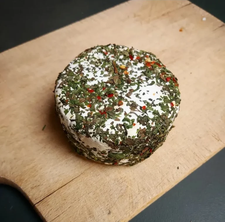 Fromage à pâte molle de brebis aux herbes